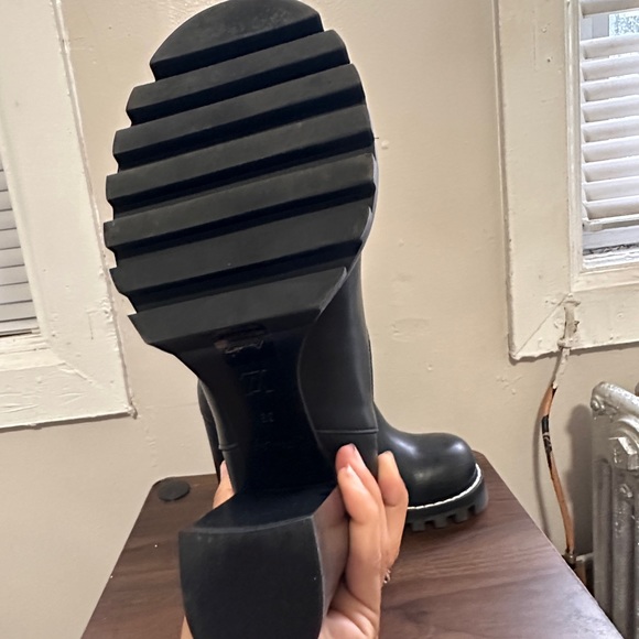 Authentic limited edition Louis Vuitton booties size 38 brand new - Picture 3 of 3